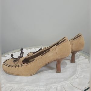 Mudd vintage suede moccasin with heel